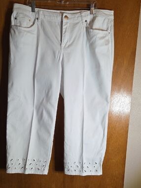 Chirstopher & Banks White 5 Pocket Jean Capris